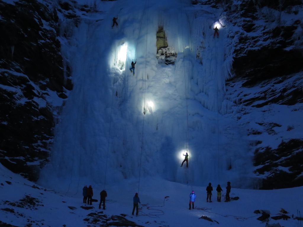 Magic Mountain Lodge - Lyngen Lyngseidet Extérieur photo
